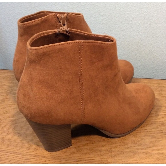 Old Navy Boots Womens 10 Ankle Booties Block Heels Comfort Brown Suede Side Zip - Picture 2 of 7
